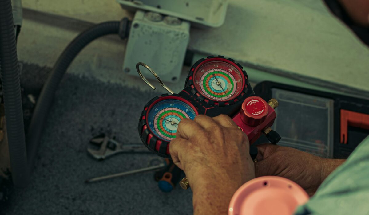 Montowanie pomp ciepła przez firmę Hegon